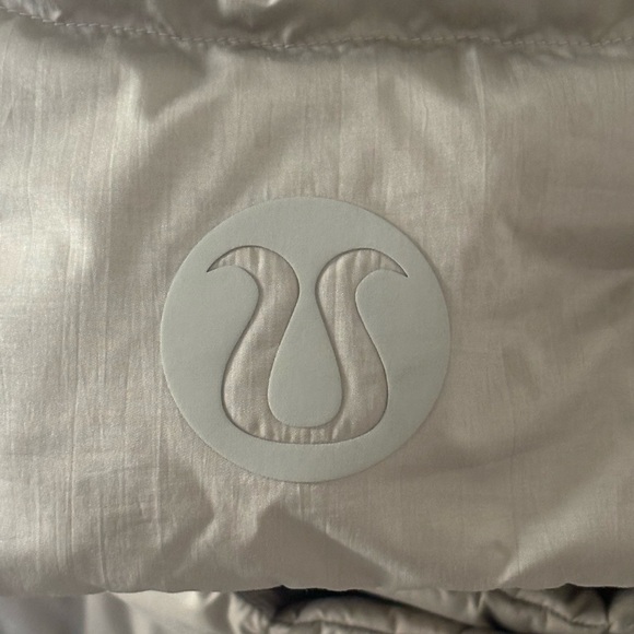 Lululemon Tan/Taupe Wunder Puff Jacket Size 12 - Picture 4 of 14